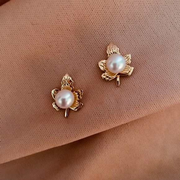 Freshwater Pearl Stud Earrings - Picture 2 of 8